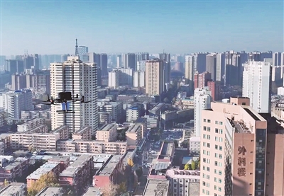 本组图片均为无人机应急救护物资转运视频截图