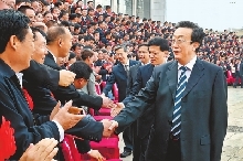 河南召开劳模表彰大会 郭庚茂讲话 谢伏瞻主持