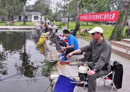 我们与社会同行 郑州铁路局 图片新闻