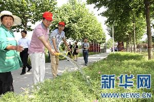 陕县文明单位志愿者争做爱绿护绿使者【组图】