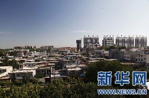 河南宝丰绽放蔚蓝天空【组图】