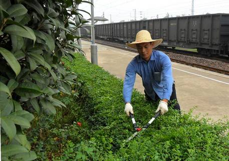 王庄车站感恩履职做贡献家园梦想共筑牢