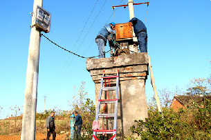 淅川县电业局：设备维护到村头