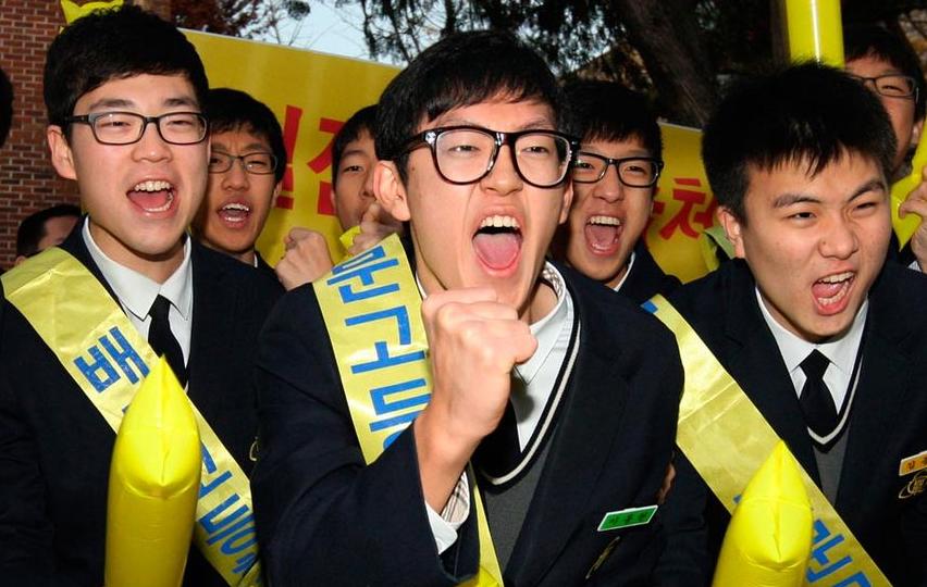 2014 关注高考、中招河南专题 报考指南 新华