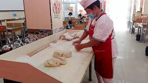 一餐厅免费供应手擀面，三个月后……