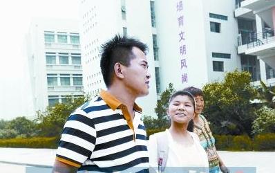 大学生3跳黄河救人获奖1万 资助俩高中生读书