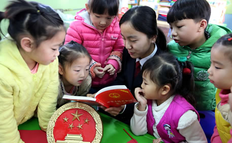 户口办理拟向黑户开放 多地超生落户与计生脱