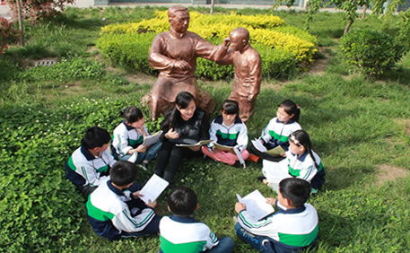 迎“世界读书日”建书香校园