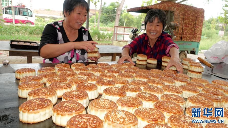 河南鄢陵：傳統月餅加工生意火