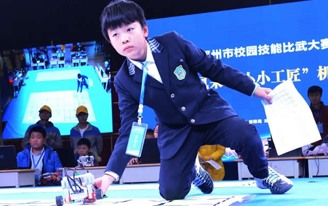 郑州举办小学生机器人比赛