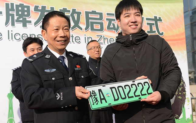 郑州颁发首批新能源汽车专用号牌