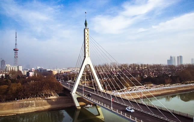 航拍漯河澧河斜拉桥