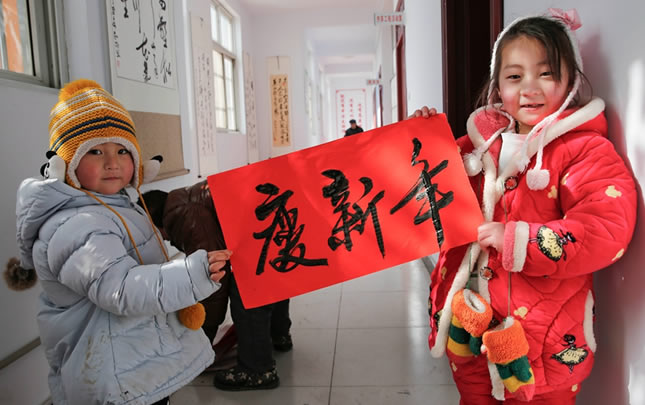 【新春走基层】河南宝丰：写春联 迎新春