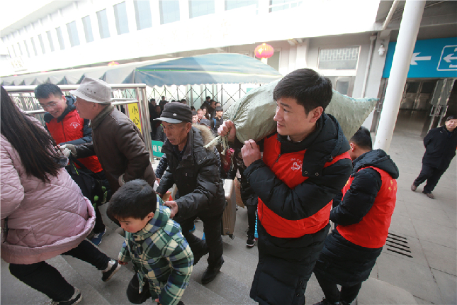 【新春走基層】開封火車站：春運首日 青年志願者在行動