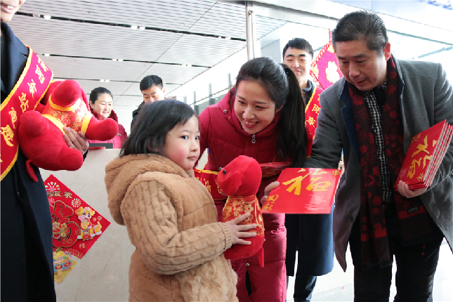 【新春走基层】信阳东站：春运路上&ldquo;福&rdquo;相伴