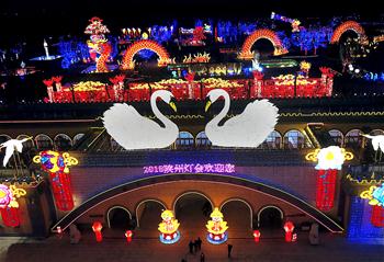 三门峡上演&ldquo;新年灯光秀&rdquo;