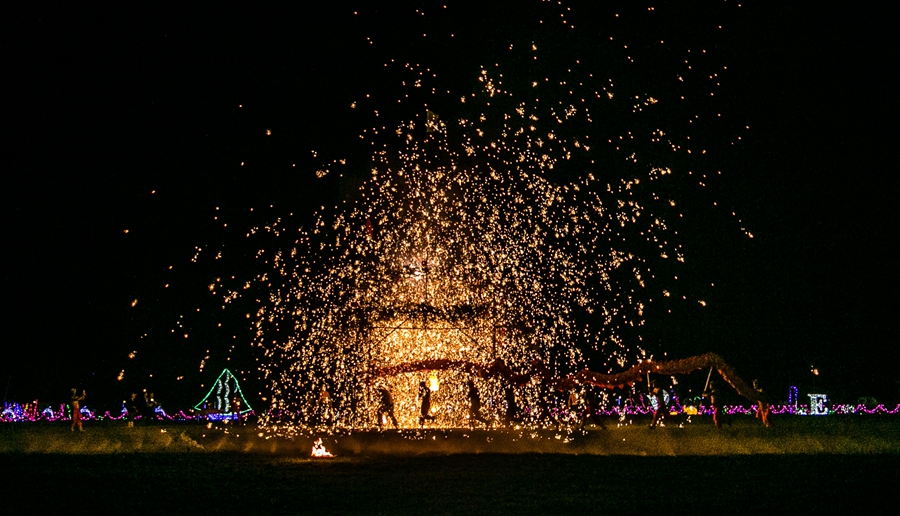 非遗表演：打铁花