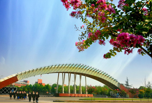 河南理工大学毕业生就业率近几年一直保持在95%以上。