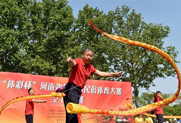 围绕今年的“全民健身日”主题，重点组织好三个方面的活动突出新时代特色。