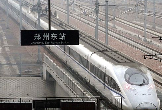 今年鄭州東站增開春運臨客83列，單日最高開行旅客列車502列。