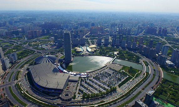 在区域经济发展过程中,郑州作为国家中心城市