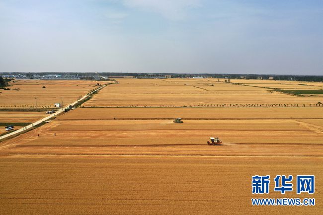 河南省践行绿色发展理念 山青水秀农田美