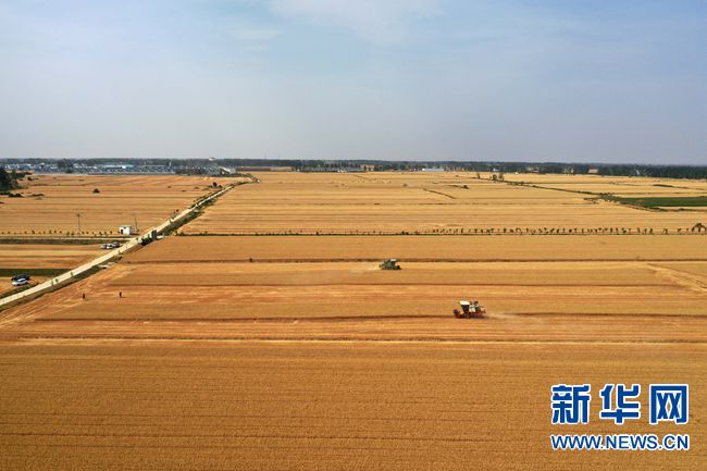 河南省践行绿色发展理念 山青水秀农田美