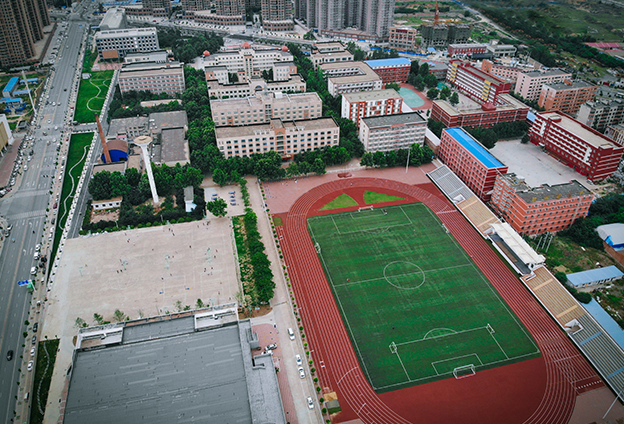 学校广泛建立校外实习基地，构建了完善的人才需求网络。