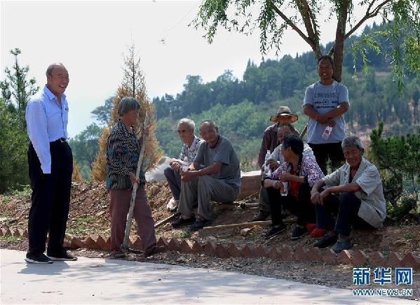 （图片故事）（8）“独臂村支书”的美丽山村梦