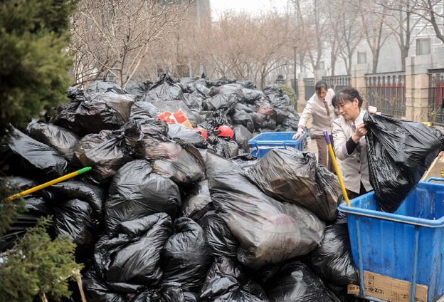 郑州市实行的《办法》主要有五个突出特点。郑州刚刚处于生活垃圾分类的初期阶段，难点、困难相对比较多。