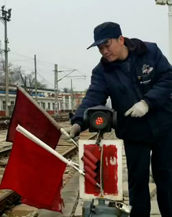 【春運直播視頻】鄭州車輛段職工精檢細修保安全