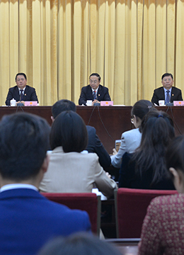 河南省十三届人大三次会议举行记者会