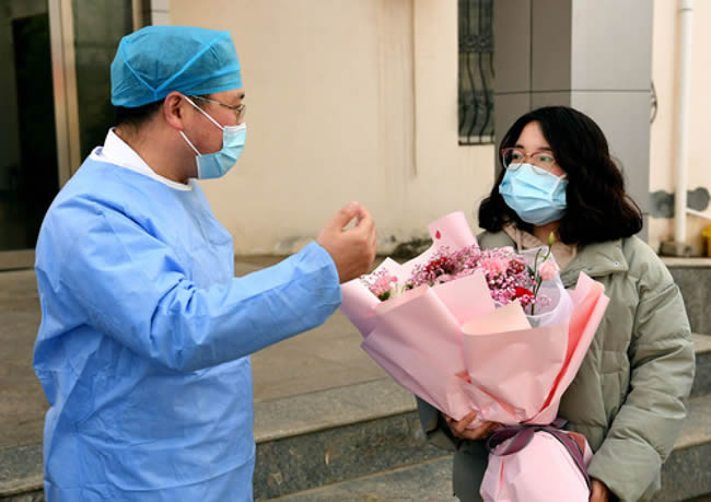 【关注】女研究生在县级医院治愈：“我能挺过来，其他人也可以”