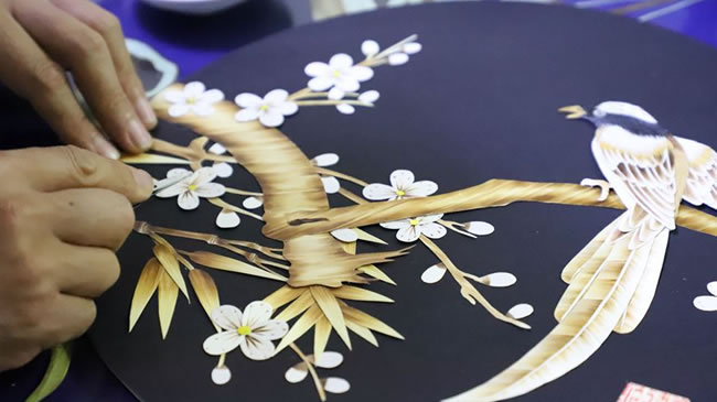 麦杆作画 点“草”成金