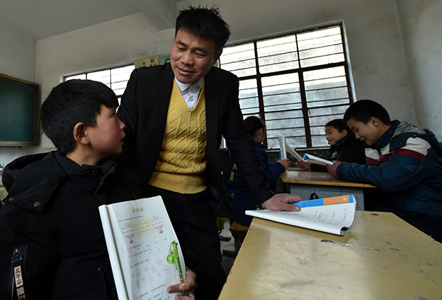 学生们能够用知识改变命运，一批批走出去，找到好的工作岗位，这让我觉得从事教师这个职业是非常幸福的。