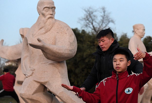 太极拳练习要从娃娃抓起，植入太极拳的基因，才能够传播好、传承好太极拳。