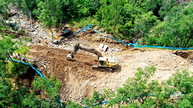 河南淇县：抢修水毁路段