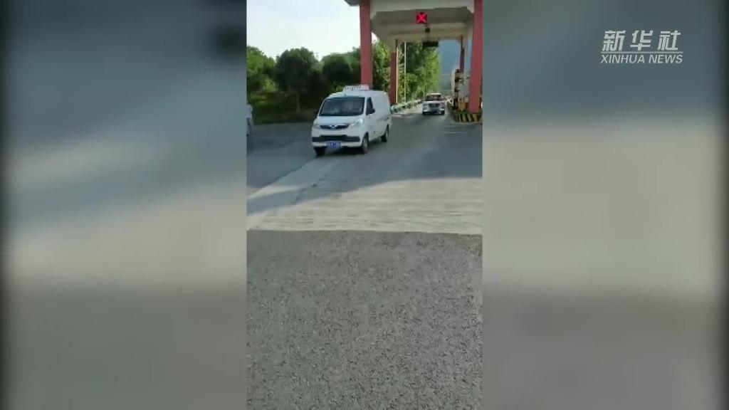 市民为他送行 致英魂一路走好！