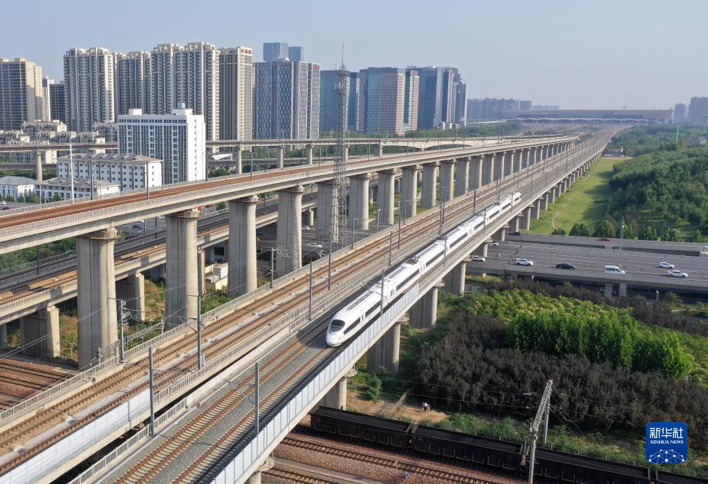 新华全媒+｜三峡库区迎来首条高铁 郑渝高铁全线通车