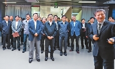 郭庚茂率河南省考察团到上海学习考察